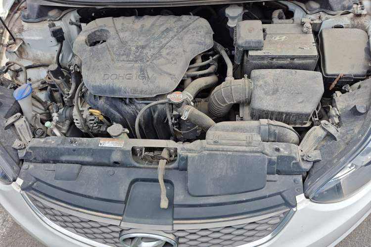 Used Hyundai Elantra (5th Generation / Langdong) 2016 1.6L Manual Luxury Model Engine Bay