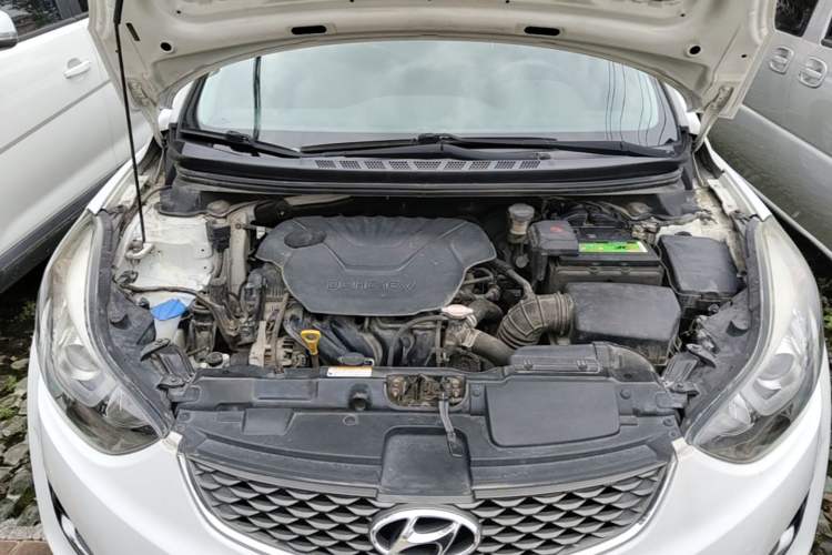 Used Hyundai Elantra (5th Generation / Langdong) 2016 1.6L Automatic Smart Version Engine Bay