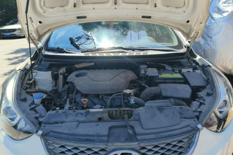 Used Hyundai Elantra (5th Generation / Langdong) 2016 1.6L Manual Luxury Model Engine Bay