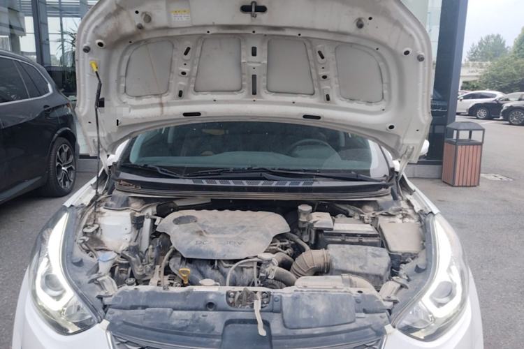 Used Hyundai Elantra (5th Generation / Langdong) 2016 1.6L Manual Luxury Model Engine Bay