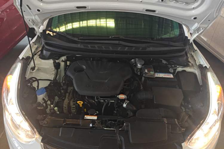 Used Hyundai Elantra (5th Generation / Langdong) 2016 1.6L Automatic Smart Version Engine Bay