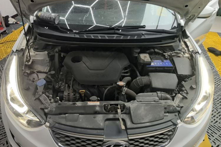 Used Hyundai Elantra (5th Generation / Langdong) 2016 1.6L Automatic Smart Version Engine Bay