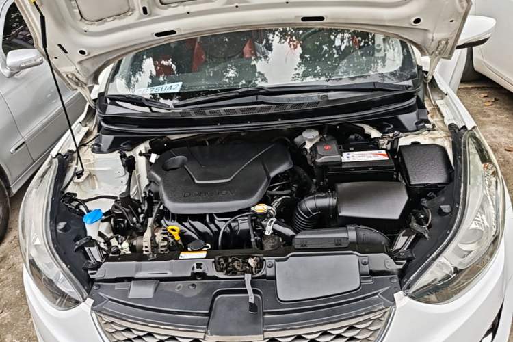 Used Hyundai Elantra (5th Generation / Langdong) 2016 1.6L Manual Luxury Model Engine Bay