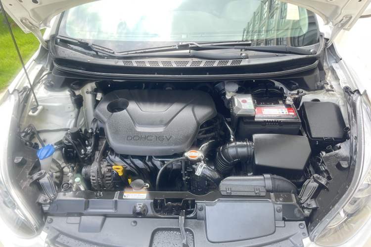 Used Hyundai Elantra (5th Generation / Langdong) 2016 1.6L Automatic Smart Version Engine Bay