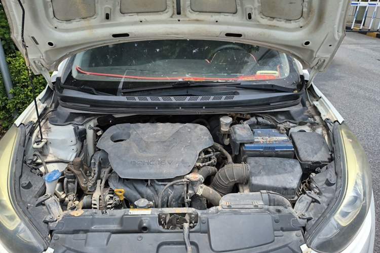 Used Hyundai Elantra (5th Generation / Langdong) 2016 1.6L Automatic Smart Version Engine Bay