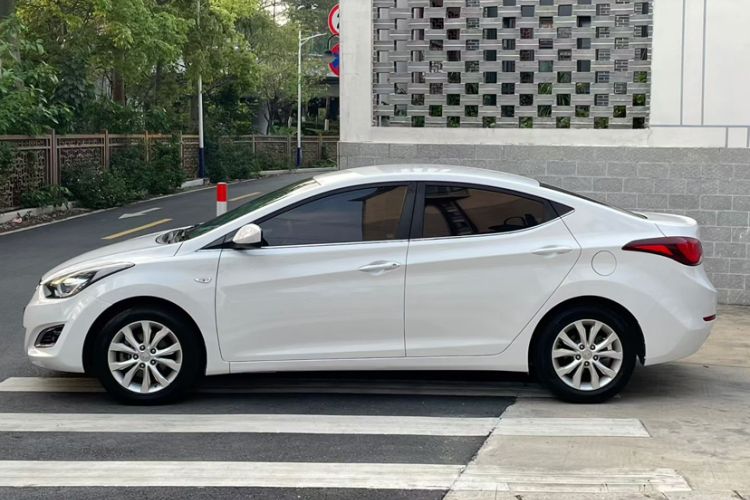 Used Hyundai Elantra (5th Generation / Langdong) 2016 1.6L Automatic Smart Version Exterior 1