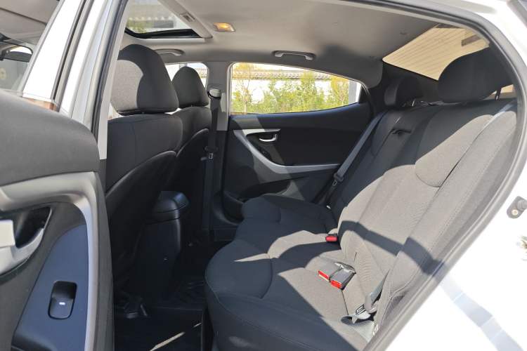 Used Hyundai Elantra (5th Generation / Langdong) 2016 1.6L Automatic Prestige Model Exterior 12