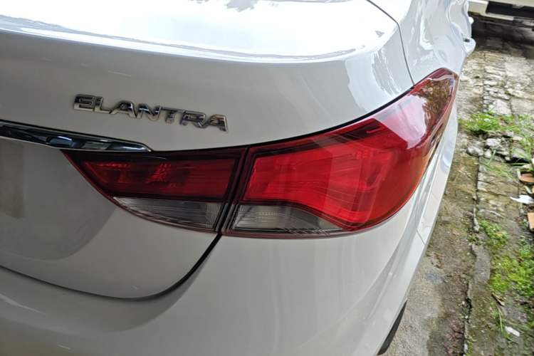Used Hyundai Elantra (5th Generation / Langdong) 2016 1.6L Automatic Smart Version Exterior 3