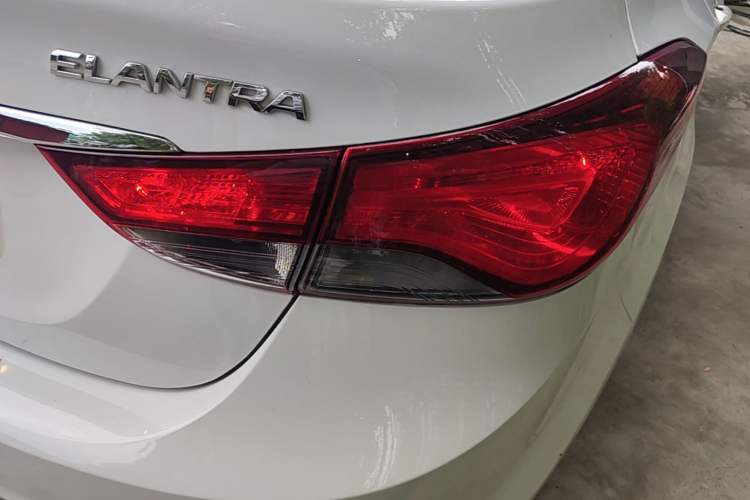 Used Hyundai Elantra (5th Generation / Langdong) 2016 1.6L Automatic Smart Version Exterior 3