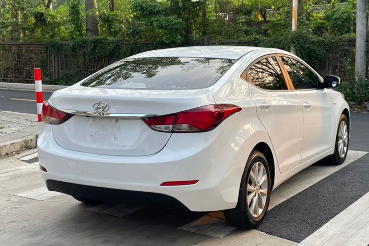 Used Hyundai Elantra (5th Generation / Langdong) 2016 1.6L Automatic Smart Version Exterior 3