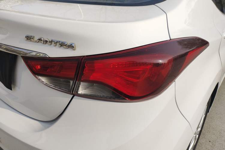 Used Hyundai Elantra (5th Generation / Langdong) 2016 1.6L Automatic Smart Version Exterior 3
