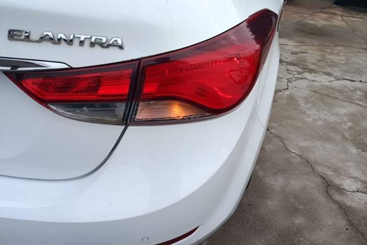 Used Hyundai Elantra (5th Generation / Langdong) 2016 1.6L Manual Luxury Model Exterior 3