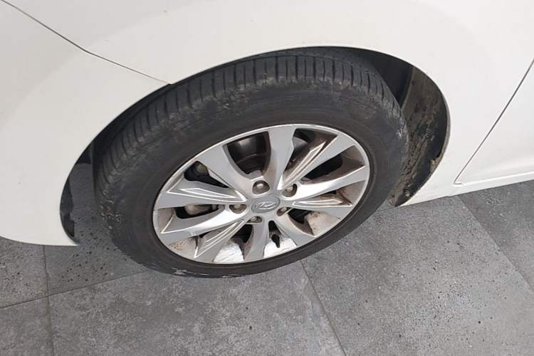 Used Hyundai Elantra (5th Generation / Langdong) 2016 1.6L Automatic Smart Version Exterior 4