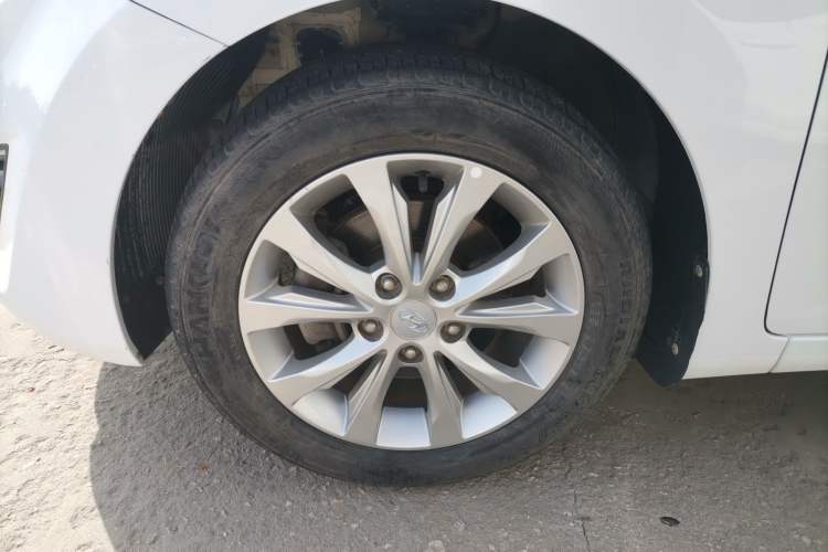 Used Hyundai Elantra (5th Generation / Langdong) 2016 1.6L Automatic Smart Version Exterior 4