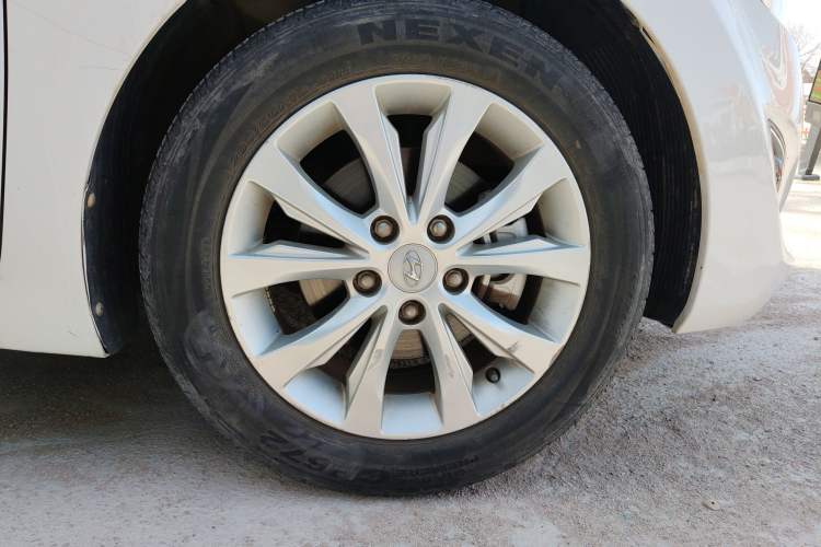Used Hyundai Elantra (5th Generation / Langdong) 2016 1.6L Automatic Smart Version Exterior 4