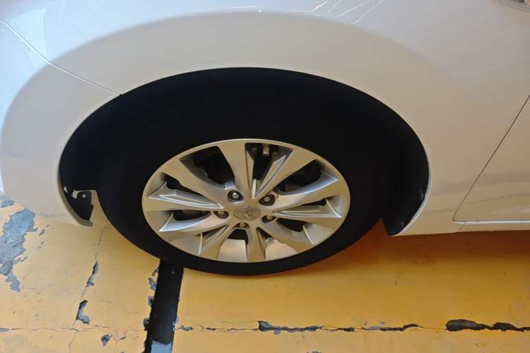 Used Hyundai Elantra (5th Generation / Langdong) 2016 1.6L Automatic Smart Version Exterior 4