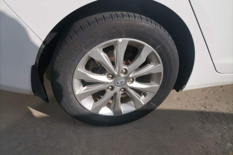 Used Hyundai Elantra (5th Generation / Langdong) 2016 1.6L Automatic Smart Version Exterior 5
