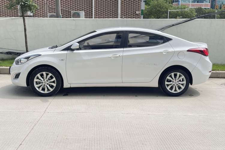 Used Hyundai Elantra (5th Generation / Langdong) 2016 1.6L Automatic Smart Version Exterior 6