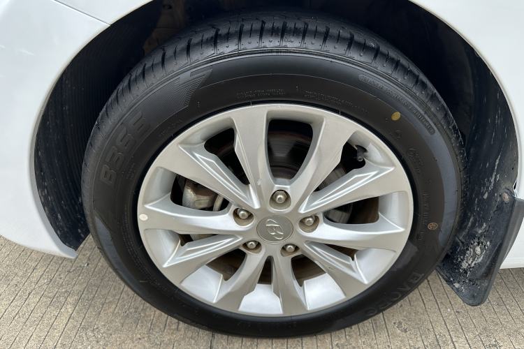 Used Hyundai Elantra (5th Generation / Langdong) 2016 1.6L Automatic Smart Version Exterior 9