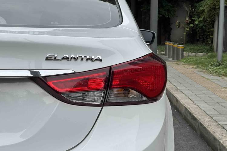 Used Hyundai Elantra (5th Generation / Langdong) 2016 1.6L Automatic Prestige Model Exterior 9
