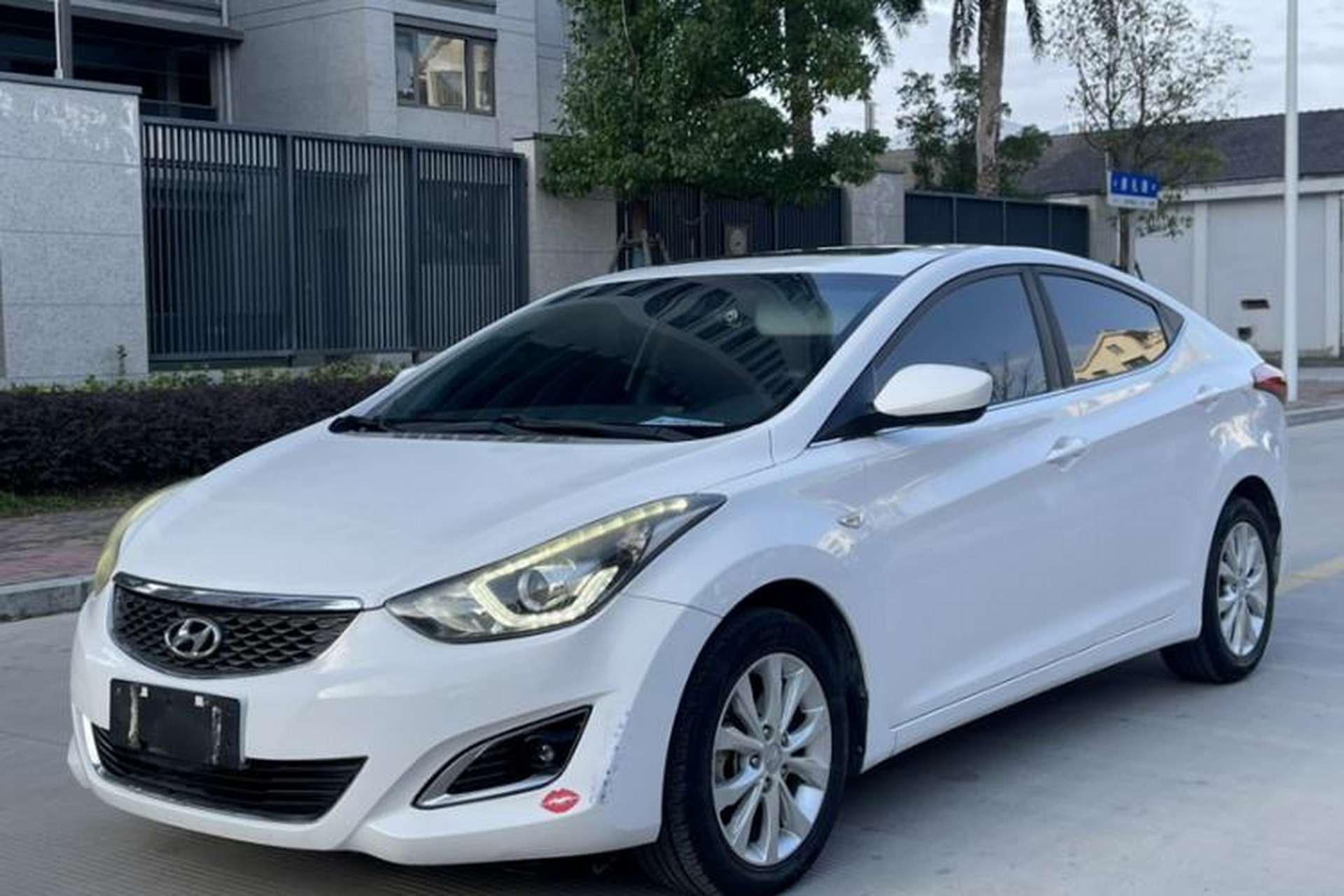 Used Hyundai Elantra (5th Generation / Langdong) 2016 1.6L Automatic Smart Version Front Left 45 Deg