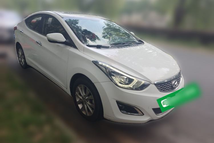 Used Hyundai Elantra (5th Generation / Langdong) 2016 1.6L Manual Luxury Model Front Right 45 Deg