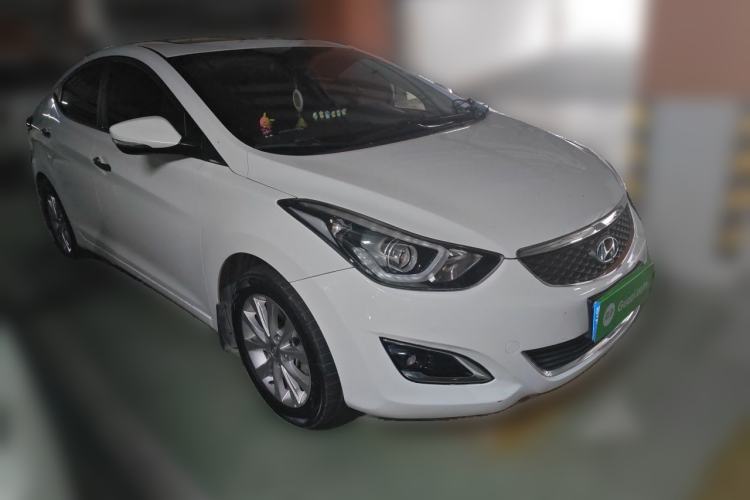Used Hyundai Elantra (5th Generation / Langdong) 2016 1.6L Manual Luxury Model Front Right 45 Deg