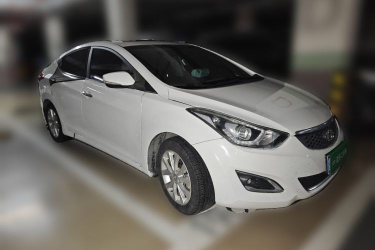 Used Hyundai Elantra (5th Generation / Langdong) 2016 1.6L Manual Luxury Model Front Right 45 Deg