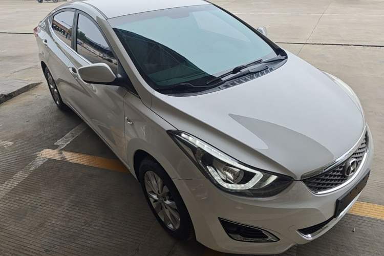 Used Hyundai Elantra (5th Generation / Langdong) 2016 1.6L Automatic Smart Version Front Right 45 Deg