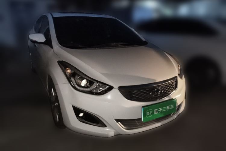 Used Hyundai Elantra (5th Generation / Langdong) 2016 1.6L Manual Luxury Model Front Right 45 Deg