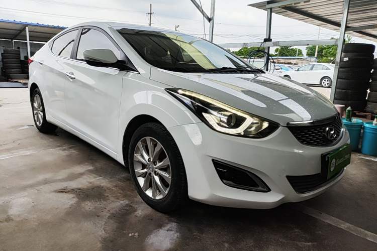Used Hyundai Elantra (5th Generation / Langdong) 2016 1.6L Automatic Prestige Model Front Right 45 Deg