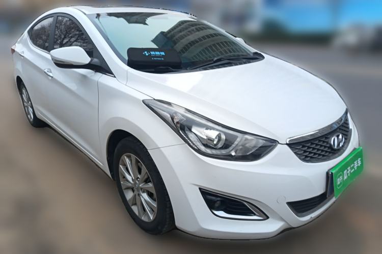Used Hyundai Elantra (5th Generation / Langdong) 2016 1.6L Manual Luxury Model Front Right 45 Deg