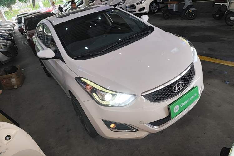 Used Hyundai Elantra (5th Generation / Langdong) 2016 1.6L Manual Luxury Model Front Right 45 Deg