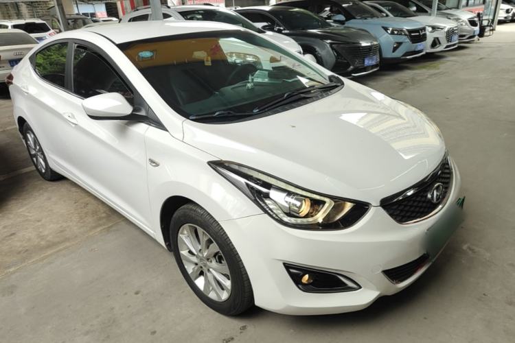 Used Hyundai Elantra (5th Generation / Langdong) 2016 1.6L Automatic Smart Version Front Right 45 Deg