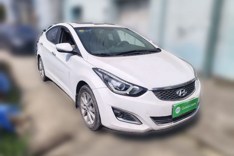 Used Hyundai Elantra (5th Generation / Langdong) 2016 1.6L Manual Luxury Model Front Right 45 Deg