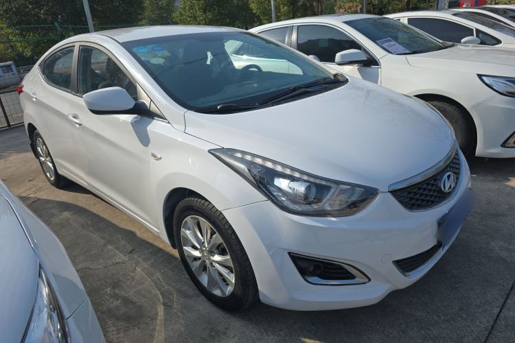 Used Hyundai Elantra (5th Generation / Langdong) 2016 1.6L Automatic Smart Version Front Right 45 Deg