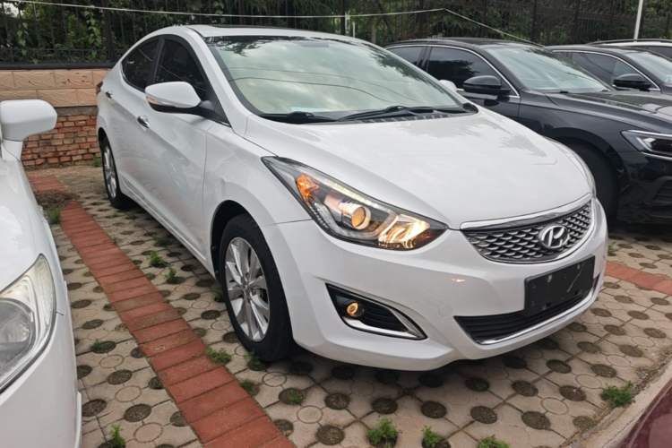 Used Hyundai Elantra (5th Generation / Langdong) 2016 1.6L Automatic Prestige Model Front Right 45 Deg