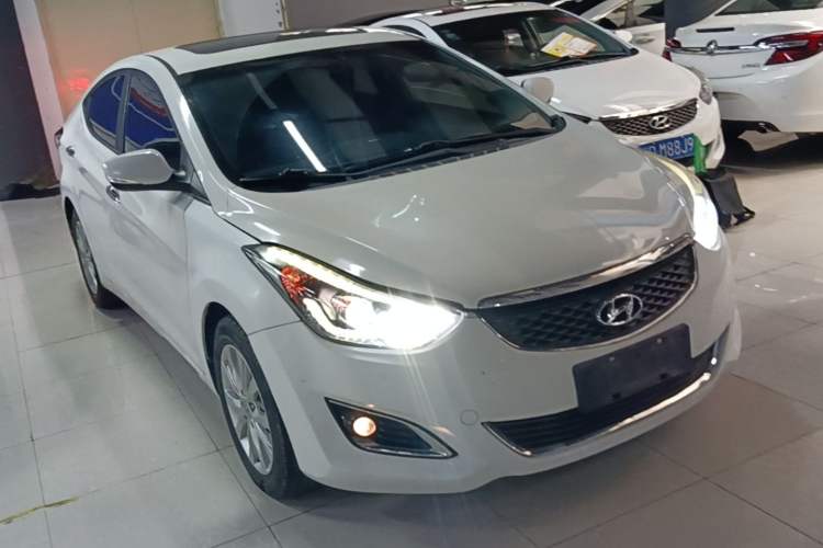 Used Hyundai Elantra (5th Generation / Langdong) 2016 1.6L Automatic Prestige Model Front Right 45 Deg