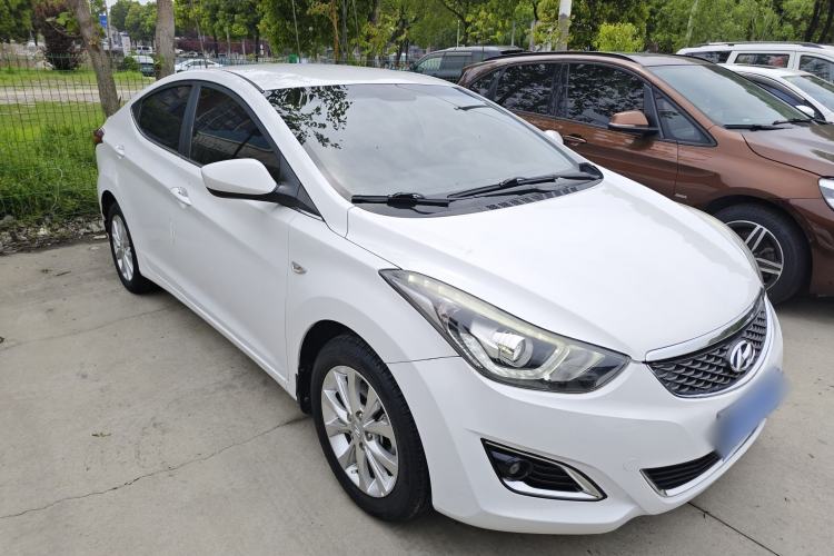 Used Hyundai Elantra (5th Generation / Langdong) 2016 1.6L Automatic Smart Version Front Right 45 Deg