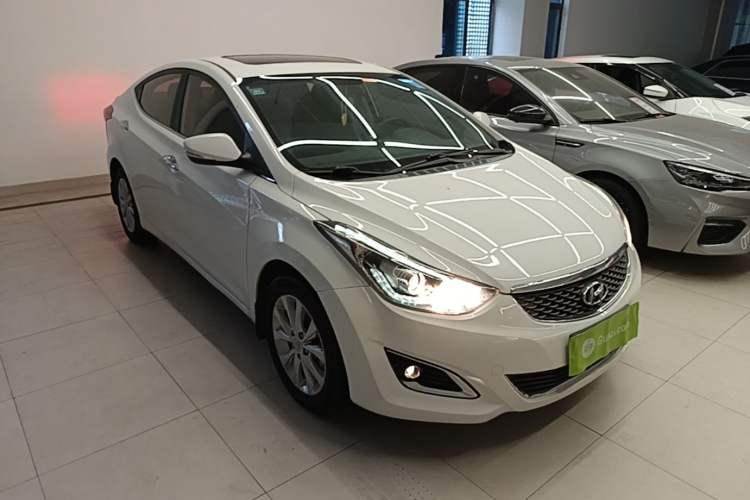 Used Hyundai Elantra (5th Generation / Langdong) 2016 1.6L Automatic Prestige Model Front Right 45 Deg