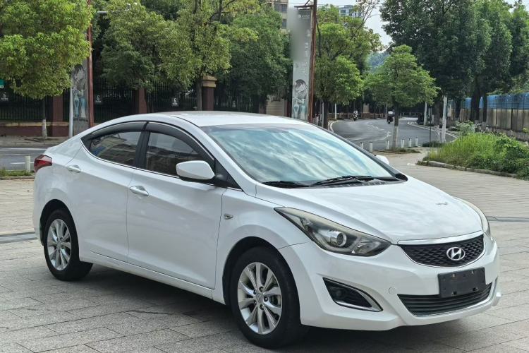 Used Hyundai Elantra (5th Generation / Langdong) 2016 1.6L Automatic Smart Version Front Right 45 Deg