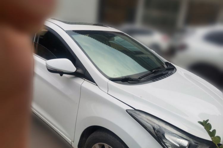 Used Hyundai Elantra (5th Generation / Langdong) 2016 1.6L Manual Luxury Model Front Right 45 Deg