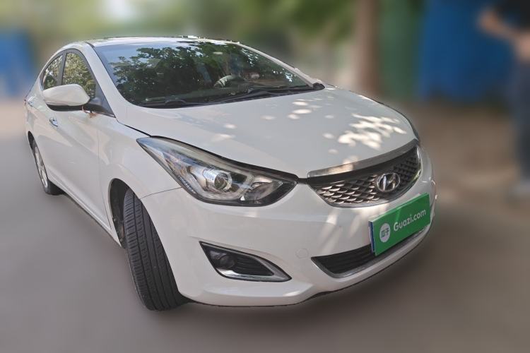 Used Hyundai Elantra (5th Generation / Langdong) 2016 1.6L Manual Luxury Model Front Right 45 Deg