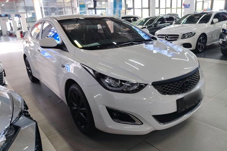 Used Hyundai Elantra (5th Generation / Langdong) 2016 1.6L Automatic Smart Version Front Right 45 Deg