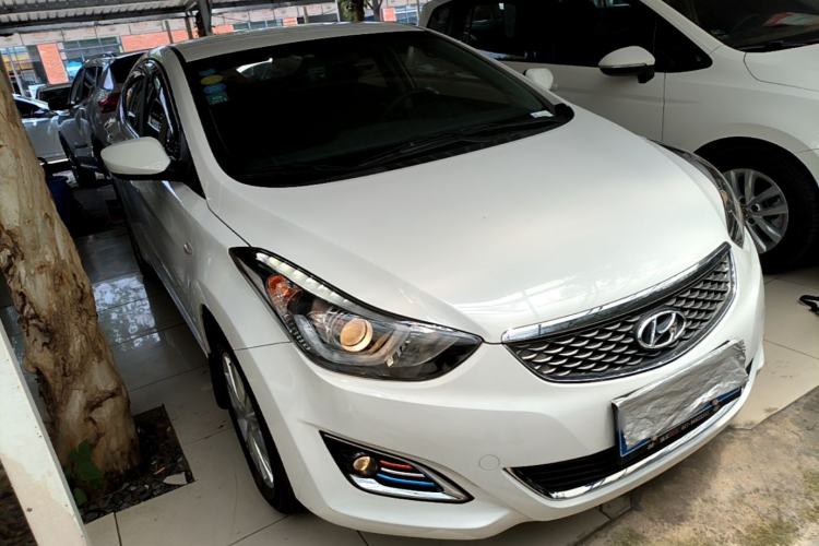 Used Hyundai Elantra (5th Generation / Langdong) 2016 1.6L Automatic Smart Version Front Right 45 Deg