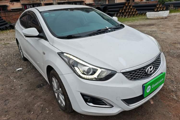 Used Hyundai Elantra (5th Generation / Langdong) 2016 1.6L Automatic Smart Version Front Right 45 Deg