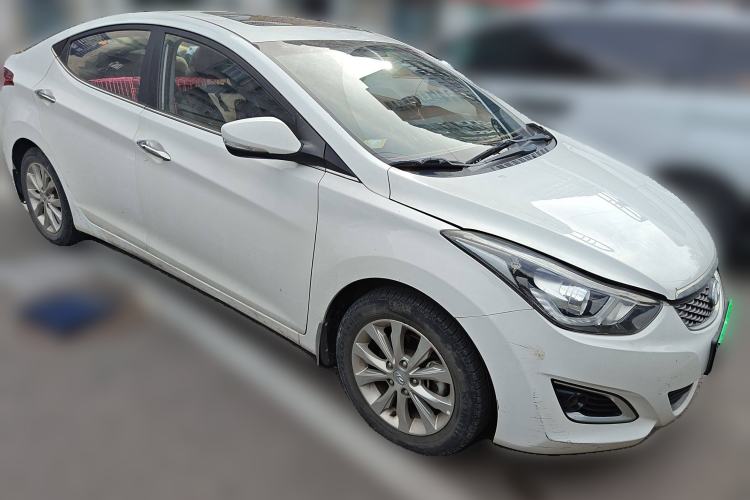 Used Hyundai Elantra (5th Generation / Langdong) 2016 1.6L Manual Luxury Model Front Right 45 Deg