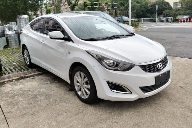 Used Hyundai Elantra (5th Generation / Langdong) 2016 1.6L Automatic Smart Version Front Right 45 Deg