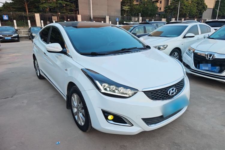 Used Hyundai Elantra (5th Generation / Langdong) 2016 1.6L Automatic Smart Version Front Right 45 Deg