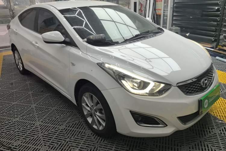 Used Hyundai Elantra (5th Generation / Langdong) 2016 1.6L Automatic Smart Version Front Right 45 Deg